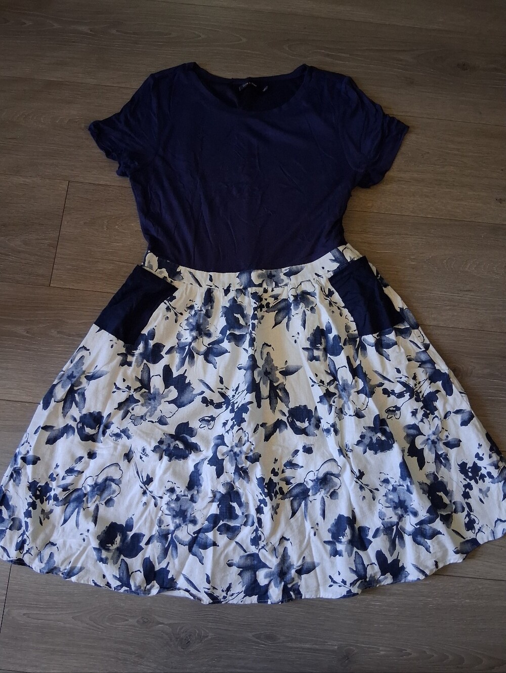 Doe & Rae Blue/White Floral Short Sleeve A-line Midi Dress With Pockets